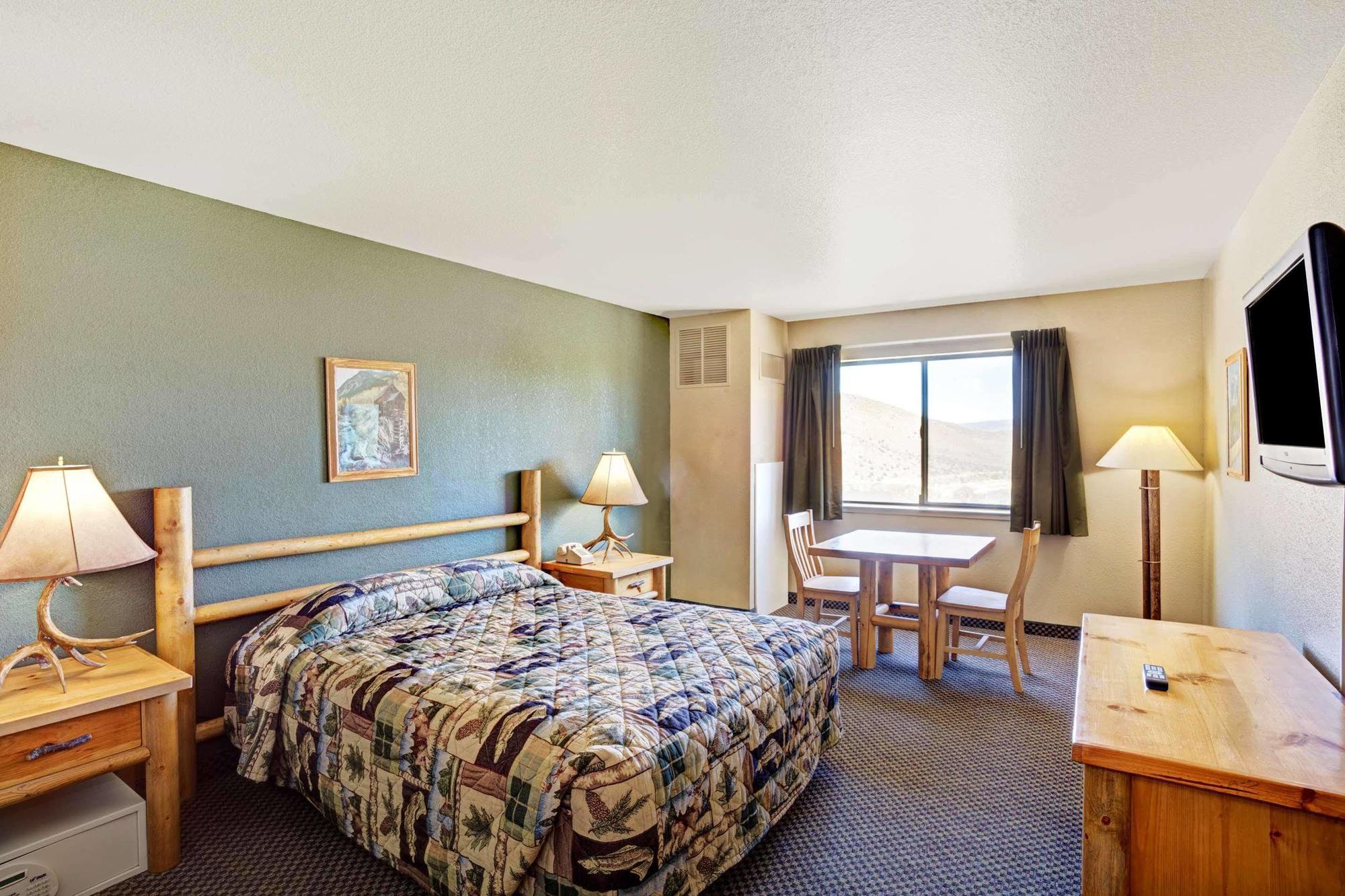 ซูเปอร์ 8 บาย วินด์แฮม การ์ดเนอร์วิลล์ โทแปซ เลก Hotel Topaz Lake ภายนอก รูปภาพ